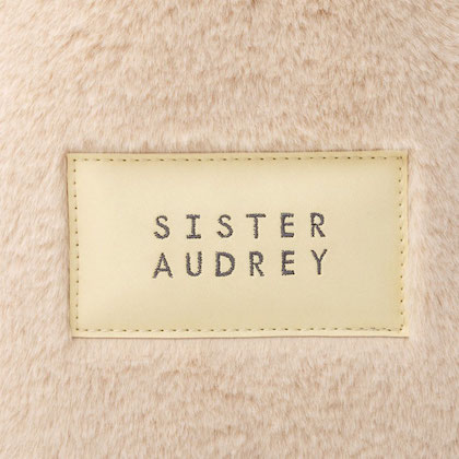 SISTER AUDREY (シスター オードリー) ふわふわ2WAYファーバッグ[color:beige][material:fake fur]