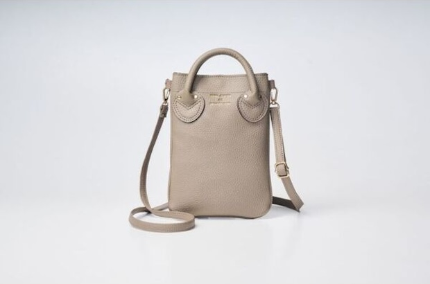 YOUNG & OLSEN The DRYGOODS STORE スマホショルダー BAG BOOK TAUPE ＜セブン限定＞