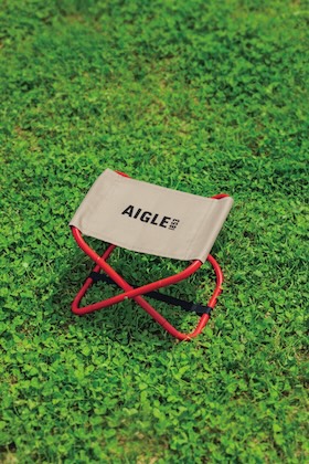 AIGLE（エーグル） 1853 × BE-PAL 小さくたためて持ち運びに便利! コンパクト・アウトドアチェア
