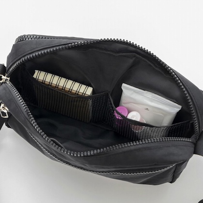 FUNZIONALE 収納しやすさを考えた9ポケットショルダーバッグ