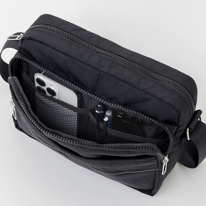 FUNZIONALE 収納しやすさを考えた9ポケットショルダーバッグ