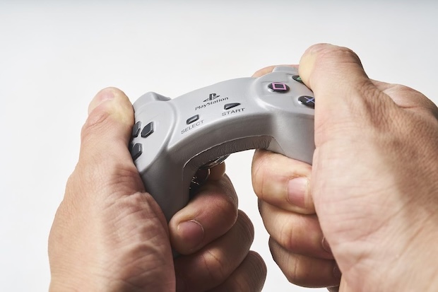 初代「プレイステーション」モチーフ じゃばら式財布&コントローラーの握れるマスコットキーホルダー