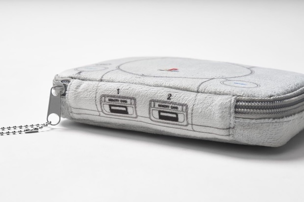 初代「プレイステーション」モチーフの収納ケース＆ロゴバッグ