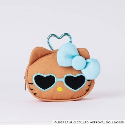 サングラスにキュン♡ 日焼けしたハローキティのポーチチャーム