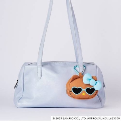 サングラスにキュン♡ 日焼けしたハローキティのポーチチャーム