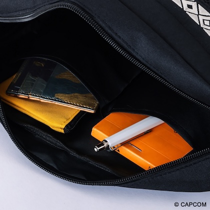 モンスターハンターワイルズ 調査隊エンブレム入りショルダーバッグ