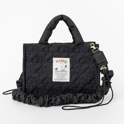 SNOOPY 2WAY QUILTING BAG スヌーピーがいっぱい！ 軽量キルティングバッグ BOOK[material:quilting]