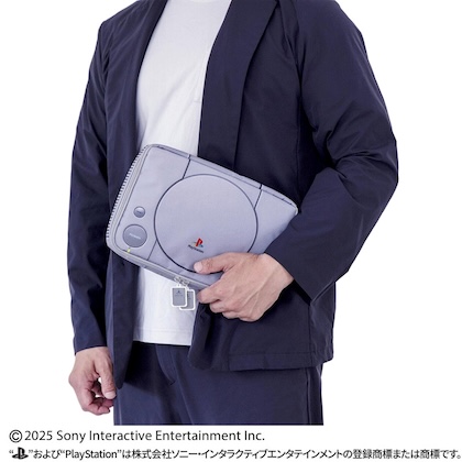 初代PlayStation™の原寸大マルチケース付き