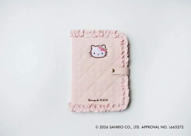 Maison de FLEUR×HELLO KITTY いちごマルチケースBOOK PINK