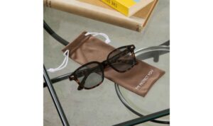 otona MUSE (オトナミューズ) 2026年 6月号 雑誌 付録 [河北裕介さん監修 “さらに”小顔に見える！調光サングラス＆メガネふきになる巾着ケース]