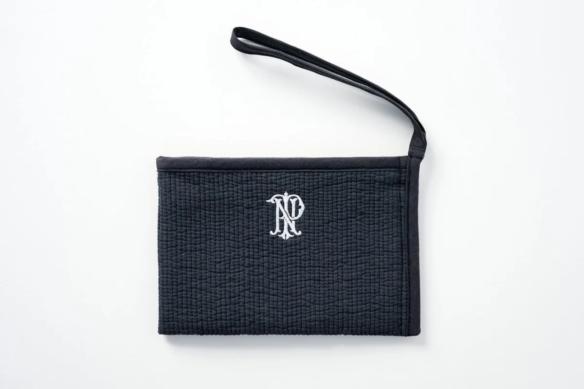 VERY×ピオヌンナル お守りポーチ (3層マルチフラットポーチ)