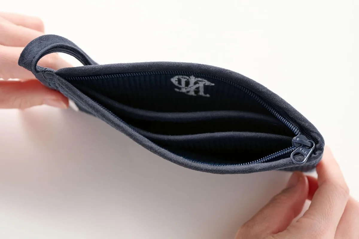 VERY×ピオヌンナル お守りポーチ (3層マルチフラットポーチ)